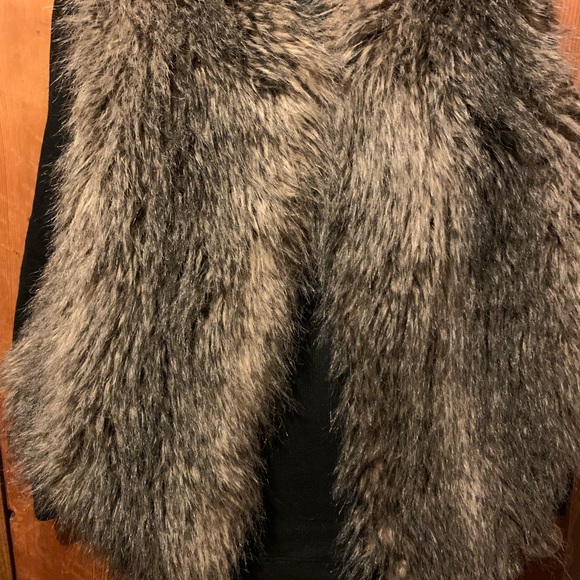 Faux Fur Vest - Picture 3 of 12